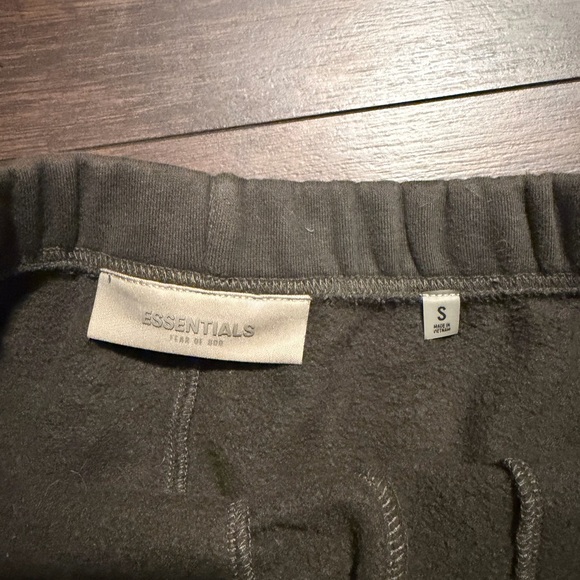 Fear Of God Essentials Ink shorts - Picture 3 of 3